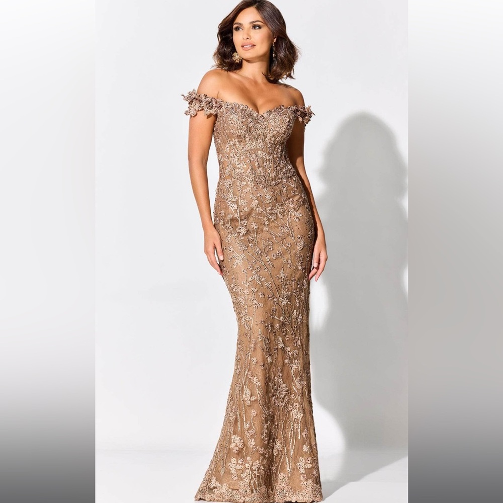 Ivonne D ID902 - Beaded Lace Evening Gown